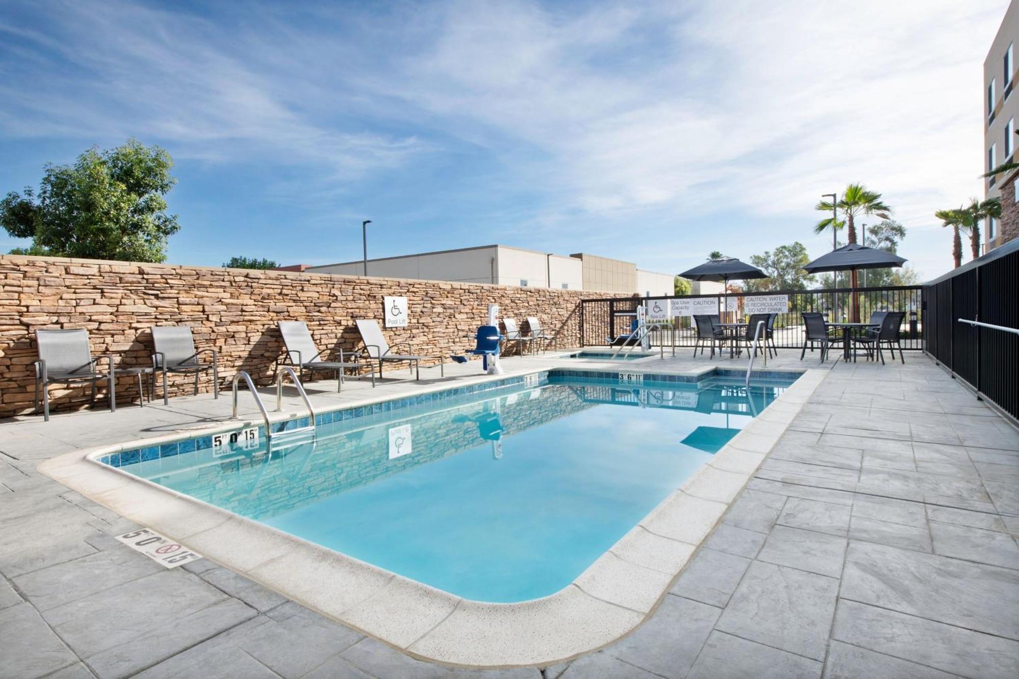 Fairfield By Marriott Inn & Suites Chino Eksteriør bilde